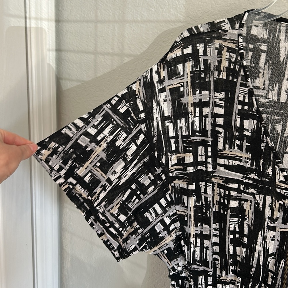 Pretty summer dress/beach cover up - Picture 3 of 6